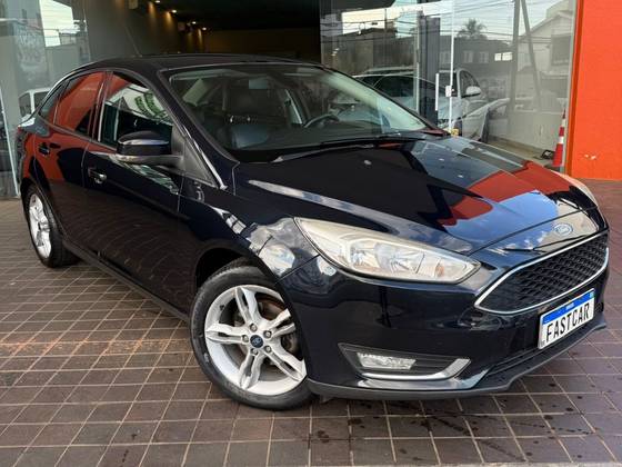 FORD FOCUS 2.0 SE PLUS FASTBACK 16V FLEX 4P POWERSHIFT